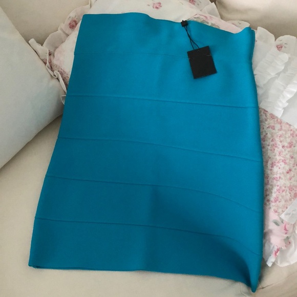 NEW BCBGMaxAzria Slim Bandage Pencil Skirt… - Picture 4 of 6